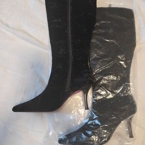 Chic Black Velvet Heeled Boots